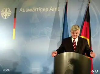 德国外长菲舍尔在12月28日对全国发表讲话，介绍东南亚海啸的最新情况