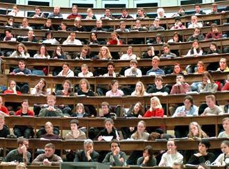 In German universities, huge class sizes and overcrowded lecture halls are common