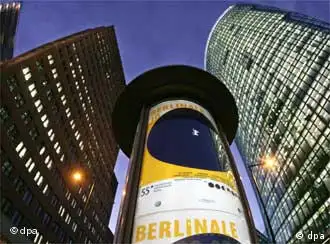 竖立在柏林波茨坦广场的柏林电影节广告柱