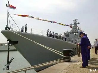 青岛港口的中国军舰