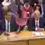 روپرت مرداک به هنگام ادای توضیحات در پارلمان بریتانیا