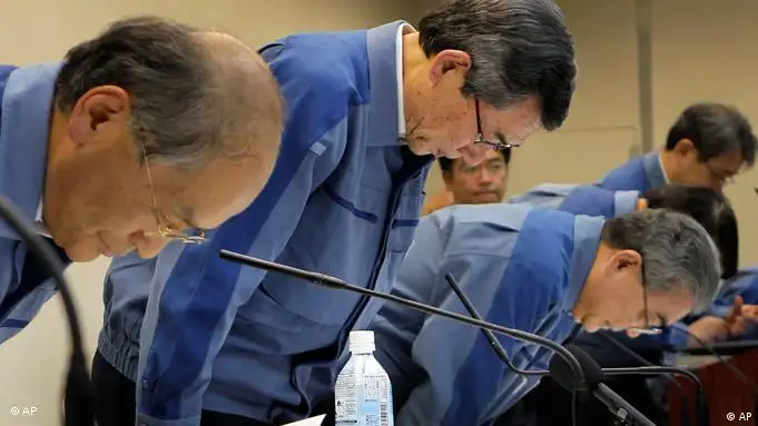 Tokyo Electric Power Co. (TEPCO) President Masataka Shimizu, center, TEPCO executive Toshio Nishizawa, right, and Vice President Masaru Takei bow during a news conference on its fiscal 2010 earning at the company's head office in Tokyo Friday, May 20, 2011. Shimizu said Friday he was stepping down in disgrace after reporting the biggest losses in company history. (AP Photo/Itsuo Inouye)