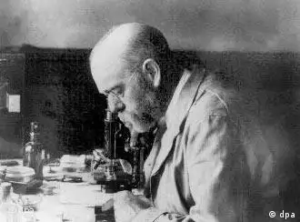 德国细菌学家Robert Koch 1896在南非就是用这样的显微镜工作的。1882年，他在那里发现了结核菌