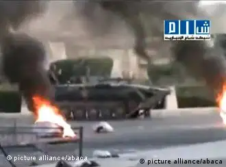Syrian army enters Hama and other Syrian cities Amateur video shows Syrian army tanks attacking city of Hama, north of Syria, and showing soldiers who refuse to shoot on people, and fraternize with them on July 31, 2011. Photo by ABACAPRESS.COM