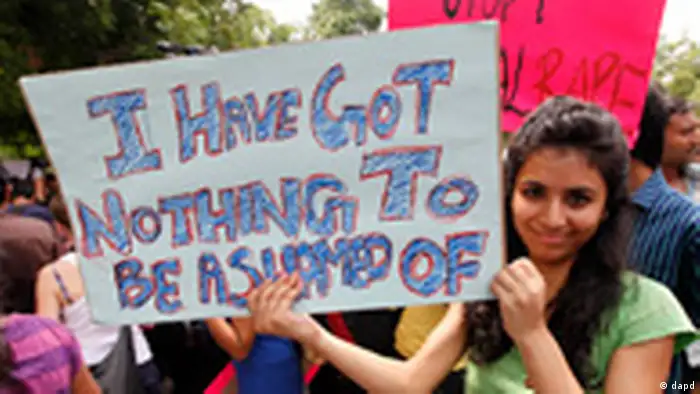 Demonstration gegen sexuelle Gewalt gegen Frauen Delhi Indien