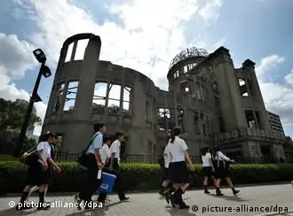 epa02855452 Junior high school students walk past the A-bomb Dome at Peace Memorial Park in Hiroshima, western Japan, on 05 August 2011, the eve of the 66th anniversary of the world's first atomic bombing in 1945 during World War Two. EPA/KIMIMASA MAYAMA