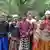 Vertreter des Sasak-Volks in traditioneller Tracht (Foto: DW)