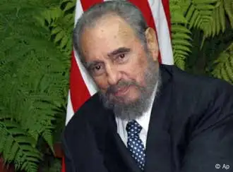 Der kubanische Präsident Fidel Castro im Anzug