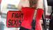 Ein Teilnehmerin des Slutwalk demonstriert am Samstag (13.08.11) in Hamburg fuer die Selbstbestimmung ueber Koerper und Sexualitaet. Die Slutwalks - zu Deutsch: Schlampenspaziergang - sind weltweit als Reaktion auf vorherschende Rollenklischees und als Bewegung gegen Sexismus und sexuelle Gewalt entstanden. Foto: Sebastian Wagner/dapd