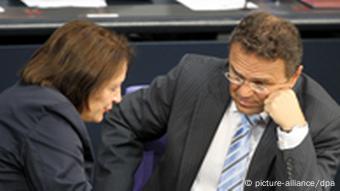 Bundesinnenminister Hans Peter Friedrich und Bundesjustizministerin Sabine Leutheusser Schnarrenberger