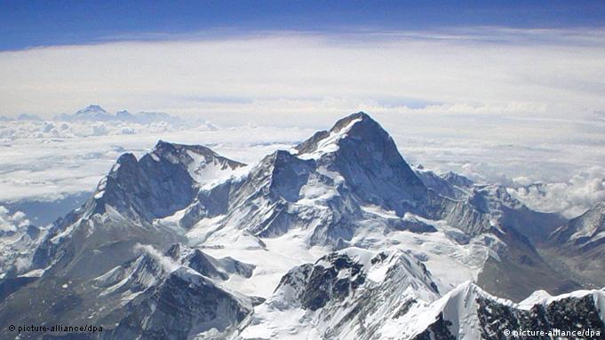 Der 8485 Meter hohe Makalu in Nepal, der fünfthöchste Berg der Erde, fotografiert vom Everest-Gipfel aus