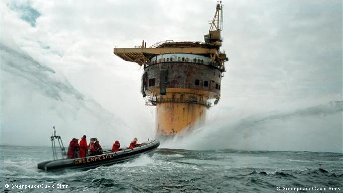 Greenpeace-Aktion gegen die Versenkung der Ölplattform Brent Spar (Foto: Greenpeace)