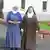 Schwester Regina und Schwester Katharina vor dem Kloster Zweifall (Foto: DW/Christina Beyert)
