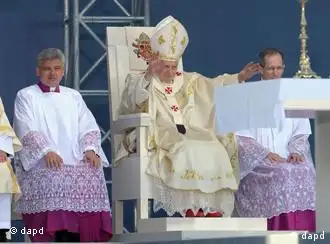 教皇本笃十六世于2011年9月24日在德国爱尔福特市主持弥撒典礼