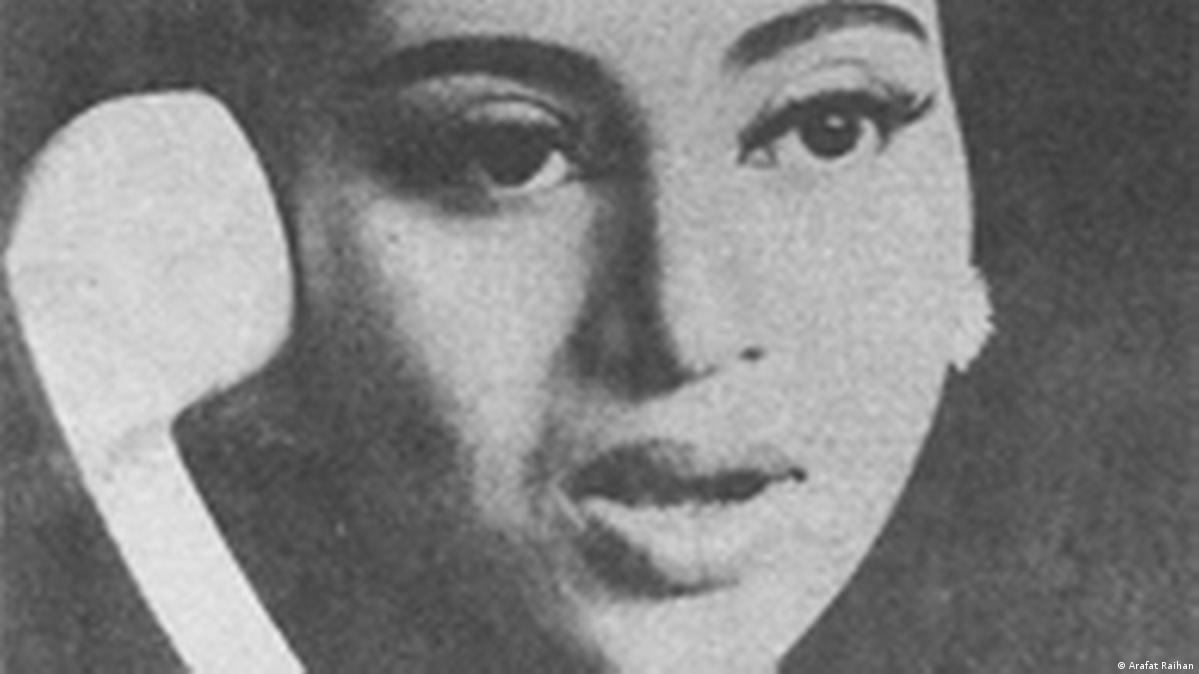 Onlayn porno tomosha qilish Er sevgilisining jinsiy azosini ogziga oladi