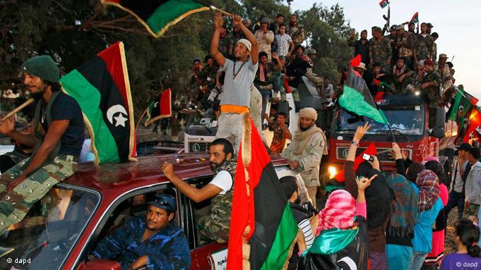 Λίβυοι αντάρτες επιστρέφουν από την πόλη Σίρτε, μετά το θάνατο του Γκαντάφι, 22 Οκτωβρίου 2011