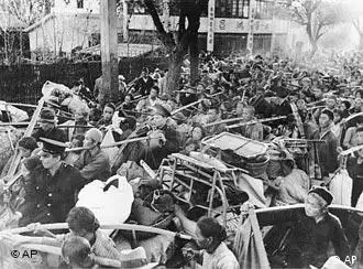 1937年，日军进攻上海，大批中国难民逃往内地