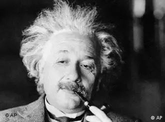 爱因斯坦：一个被视为神话般的天才科学家