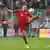 Münchens Franck Ribery nimmt den Ball an (Foto: dapd)