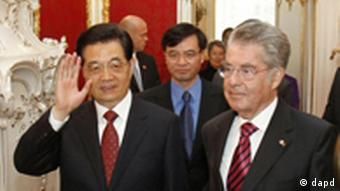 Hu Jintao and Austrian President Heinz Fischer, with officials in background, arriving at Hofburg palace in Vienna
