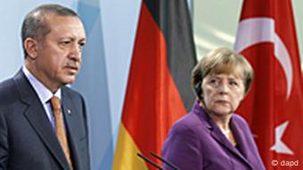 Der türkische Premierminister Recep Tayyip Erdogan und die deutsche Kanzlerin Angela Merkel (Foto: AP/dapd)