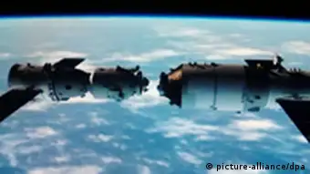This TV grab taken on 2 November 2011 shows an animated video clip of the docking of the Tiangong-1 space lab module and the Shenzhou VIII (Shenzhou-8) spacecraft in space. China successfully carried out its first docking exercise on Thursday (3 November 2011) between two unmanned spacecraft, a key test of the rising powers plans to secure a long-term manned foothold in space. The Shenzhou-8 spacecraft joined the Tiangong (Heavenly Palace) 1 module about 340 km above Earth, in a maneuver carried live on state television. Photo: Imaginechina