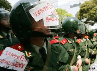 反日标语贴到中国军人头上来了