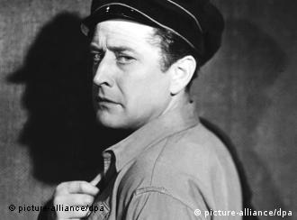 Hans Söhnker in dem Film "Hallo Fräulein" (1949) Hans Söhnker in dem Film "Hallo Fräulein" (1949)