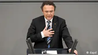 Berlin/ Bundesinnenminister Hans-Peter Friedrich (CSU) spricht am Dienstag (22.11.11) im Bundestag in Berlin. Thema der Debatte am Dienstag war der Rechtsextremismus. (zu dapd-Text) Foto: Michael Gottschalk/dapd