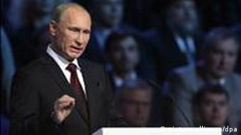 Präsidentschaftskandidat Putin bei seiner Niminierung am 27. November 2011 (Bild: EPA)