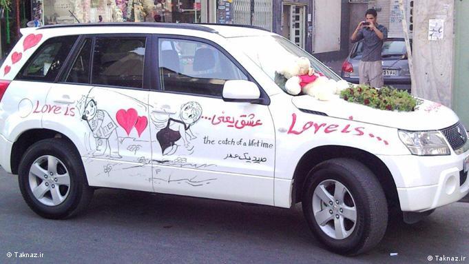 Hochzeitsauto uim Iran (Lizenz frei)