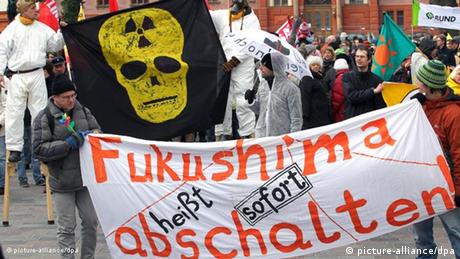 Fukushima demo in Rostock, 2011 (picture-alliance/dpa)