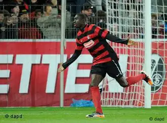 Cissé bejubelt einen Treffer. Foto: dapd