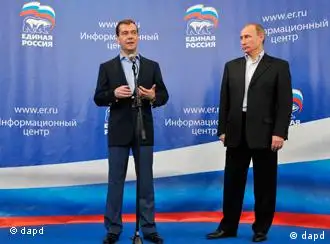 总理普京和总统梅德韦杰夫准备“互换马甲”