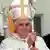 Papa Benedict al XVI-lea compară credinţa cu muzica. O simfonie este formată din sunete precise, muzicienii interpretează partituri bine definite, iar tempo-ul este stabilit de un singur dirijor.