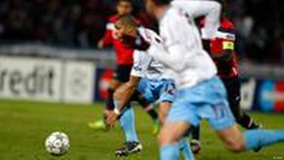 trabzonspor a uefa tesellisi spor dw 08 12 2011