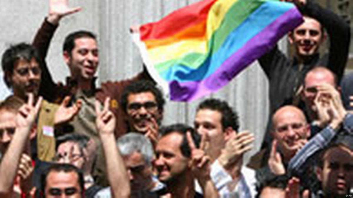 Spain Approves Gay Marriage, Adoption – DW – 04/22/2005