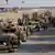 Iring-iringan militer AS dari divisi kavaleri I, tiba di Pangkalan Virginia, Kuwait, Minggu (18/12). (Foto: AP)