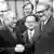 Nobelpreisträger Kissinger (USA, r.) und der Vietnamese Le Duc Tho 1973 in Paris (Archivfoto: dpa)