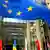 EU-Fahne vor dem Ratsgebäude in Brüssel