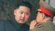 Nordkoreas Staatschef Kim Jong Un mit einem General (Foto: Reuters) Nordkoreas Staatschef Kim Jong Un mit einem General (Foto: Reuters)