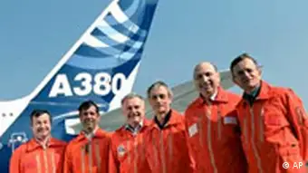 Ein Flugzeug und seine Techniker - Airbus A380 am Start