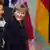 Bundeskanzlerin Angela Merkel (CDU) empfaengt am Montag (09.01.12) vor dem Bundeskanzleramt in Berlin den franzoesischen Praesidenten Nicolas Sarkozy. Die beiden Staatsoberhaeupter kommen zu einem gemeinsamen Mittagessen zusammen. (zu dapd-Text) Foto: Axel Schmidt/dapd