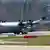 Ein frisch ausgeliefertes Flugzeug des Typs Lockheed Martin C-130J Super Hercules landet auf dem US-Flugplatz im rheinland-pfälzischen Ramstein (Foto: dpa)