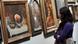 Eine Frau schaut sich ein Gemälde der Sonderausstellung 'Panoptikum - Die geheimen Schätze des Wallraf' im Wallraf-Richartz-Museum an. Foto: Oliver Berg dpa/lnw (c) dpa - Bildfunk Eine Frau schaut sich ein Gemälde der Sonderausstellung 'Panoptikum - Die geheimen Schätze des Wallraf' im Wallraf-Richartz-Museum an. Foto: Oliver Berg dpa/lnw (c) dpa - Bildfunk
