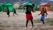 Kinder spielen in einem Flüchtlingscamp in Port-au-Prince Fußball (Foto: ddp) Kinder spielen in einem Flüchtlingscamp in Port-au-Prince Fußball (Foto: ddp)