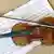 Die so genannte "ex-Nachez Stradivari" vor ihrer Versteigerung 2003 in London. (Foto: picture-alliance/dpa)