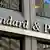 Логотип Standard & Poor`s над входом в офис агентства