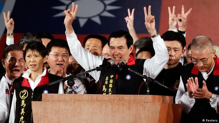 Taiwan President and Nationalist Party (KMT) presidential candidate Ma Ying-jeou (C) celebrates after provisional election results of the Taiwan's 2012 presidential election are announced in Taipei January 14, 2012. Incumbent Taiwan President Ma Ying-jeou claimed victory in the island's presidential election on Saturday, pointing to smooth future relations with China and the likelihood of stepped-up economic integration. REUTERS/Jason Lee (TAIWAN - Tags: POLITICS ELECTIONS TPX IMAGES OF THE DAY)