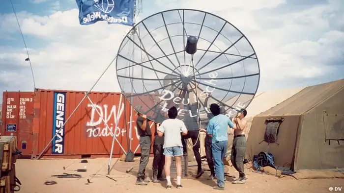 DW-TV und DW-Radio via Satellit für Bundeswehrsoldaten in Somalia, 1993